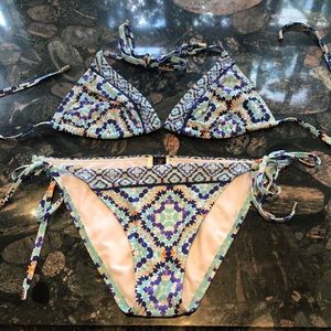 Laundry by Shelli Segal string bikini with matching tunic